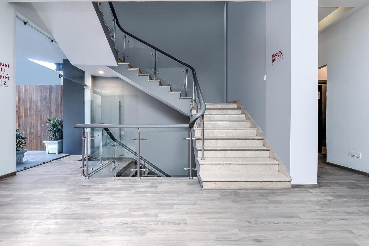 מלון גורגאון Oyo Townhouse 044 Sector 14 Gurugram מראה חיצוני תמונה