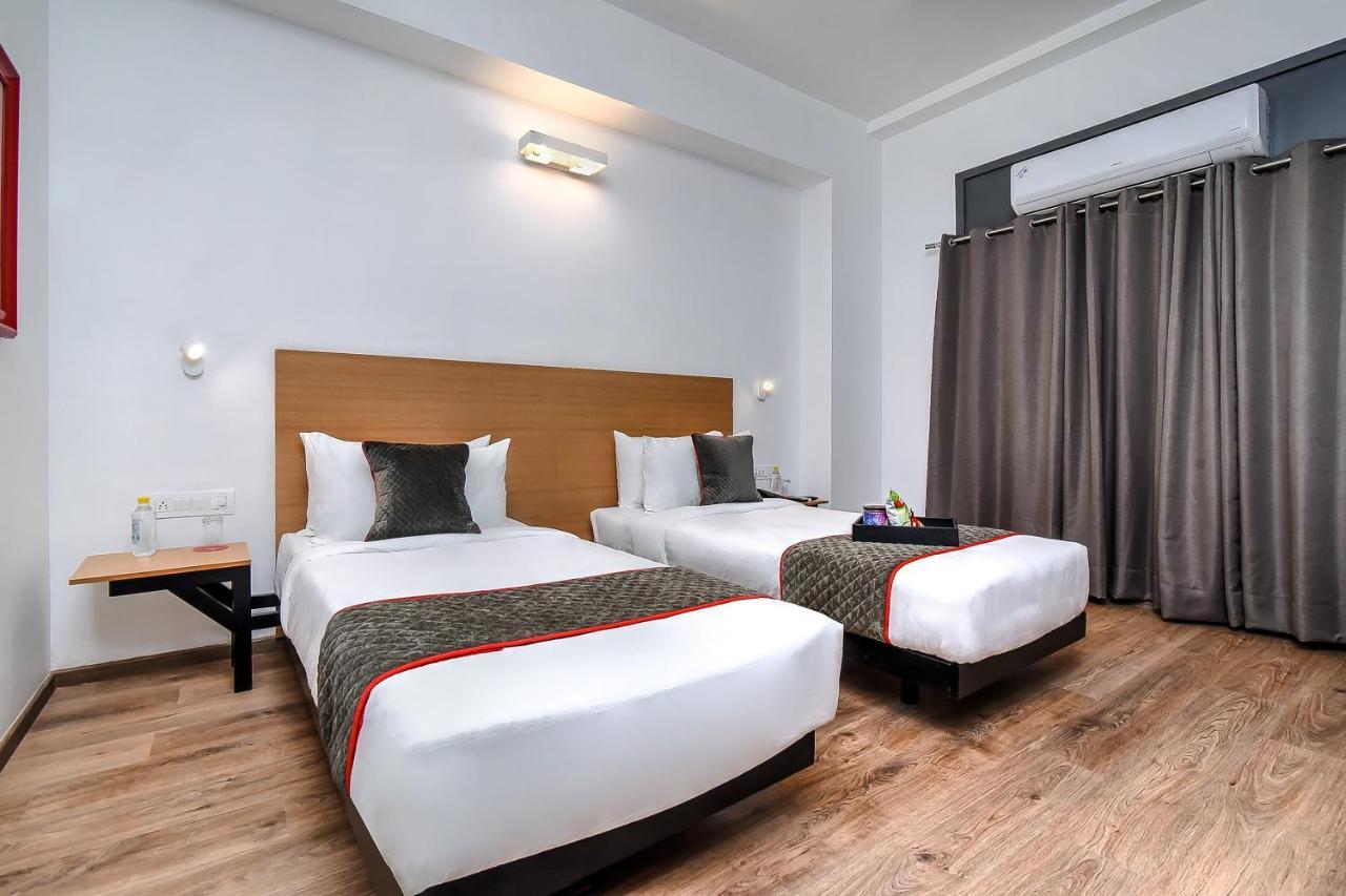 מלון גורגאון Oyo Townhouse 044 Sector 14 Gurugram מראה חיצוני תמונה