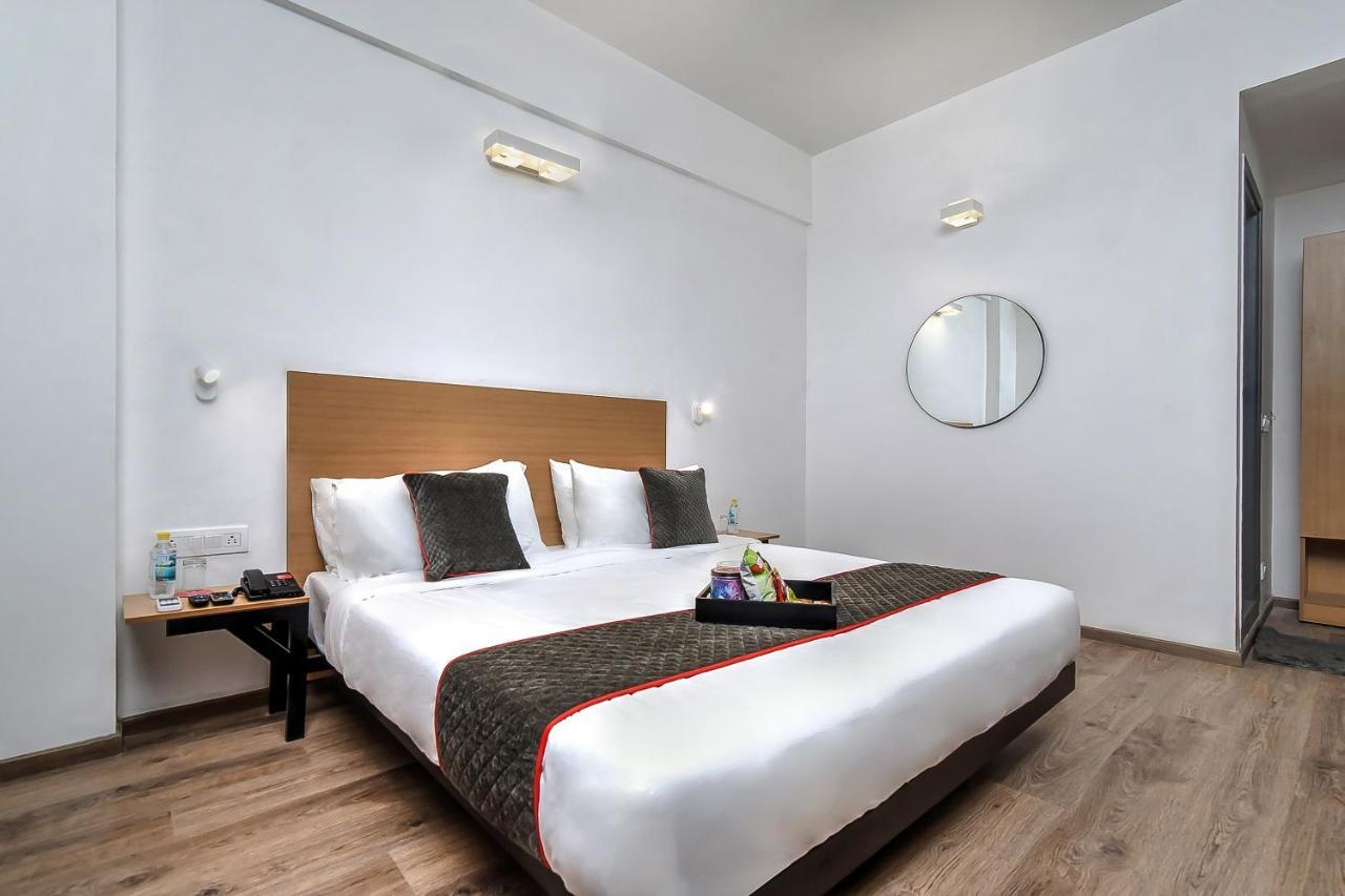 מלון גורגאון Oyo Townhouse 044 Sector 14 Gurugram מראה חיצוני תמונה